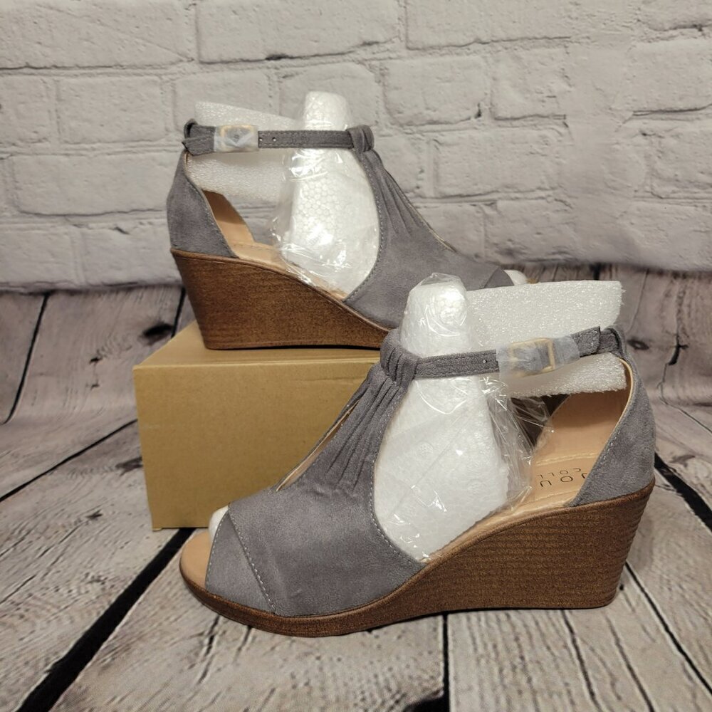 Journee Collection Women's Kedzie Wedge Sandals